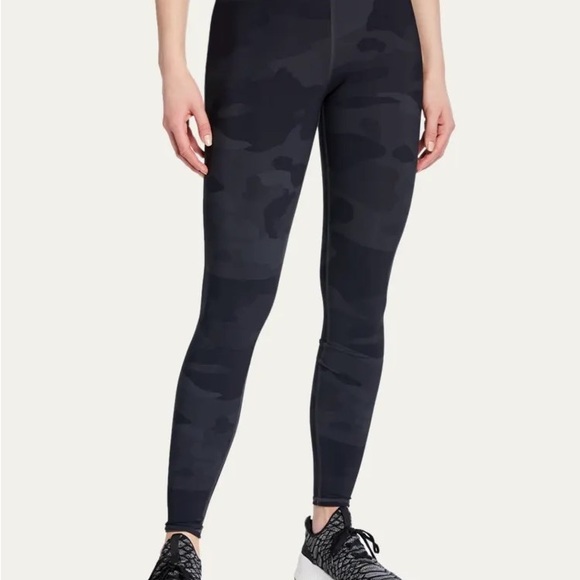 Alo Yoga Vapor Performance Leggings in Putty Camoflauge - Picture 2 of 7